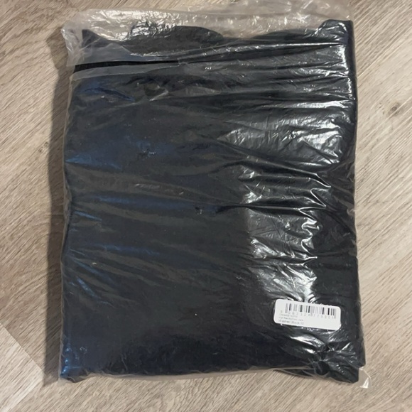 NWT Pretty Little Thing (PLT) High Rise Boyfriend Jeans, Washed Black US Size 6 - Picture 3 of 5